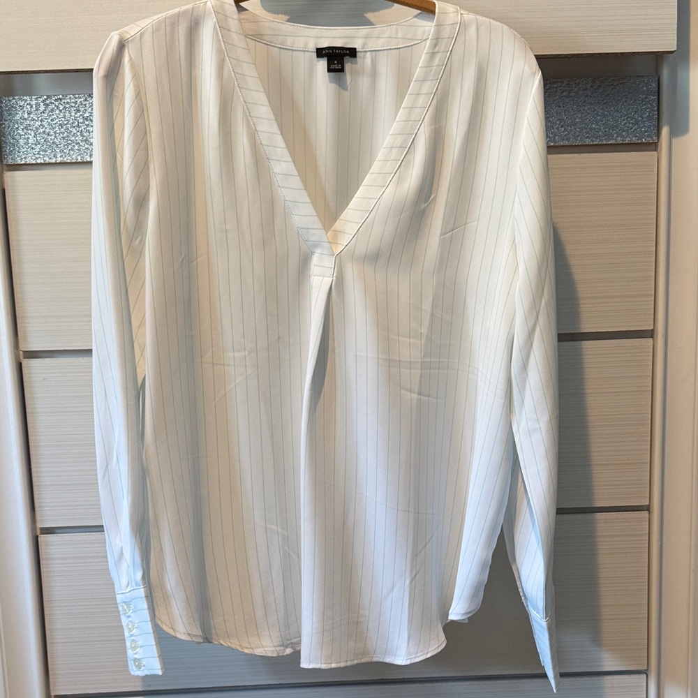 Ann Taylor White & Teal Pinstriped V-Neck Blouse